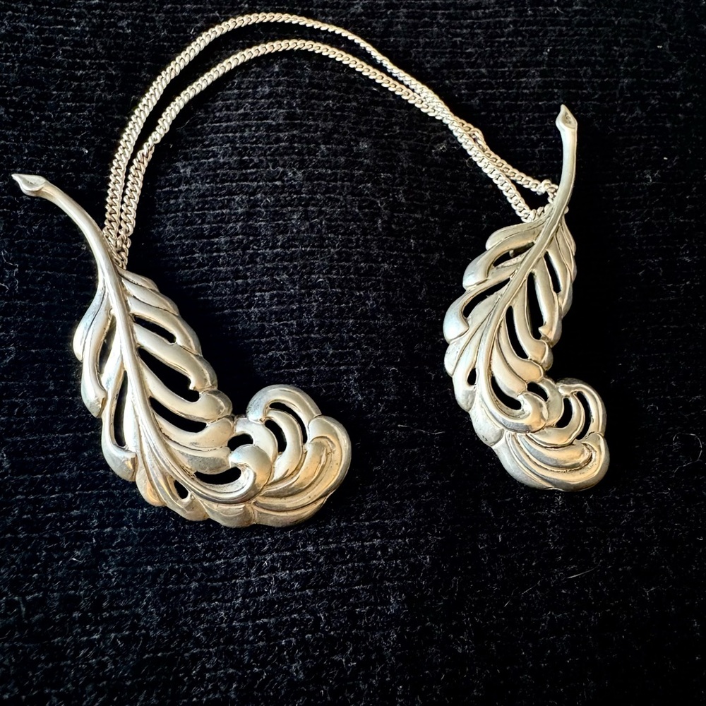VINTAGE STERLING SILVER DOUBLE LEAF PIN MINT CONDITION